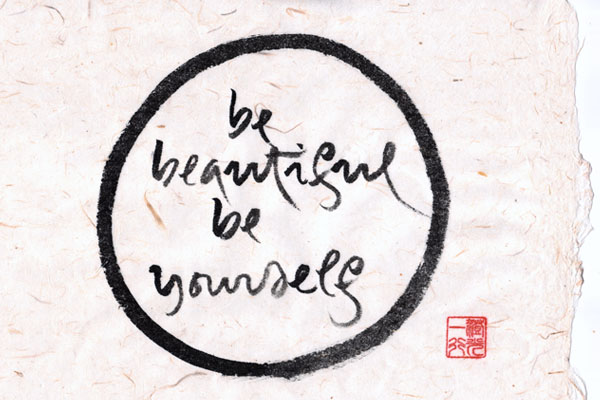 Schriftzug be beautiful be yourself
